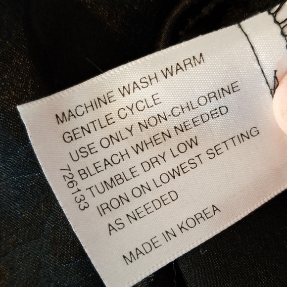 Liz Baker💋❤️ Petites Black Embossed Cami Tank - Picture 7 of 7